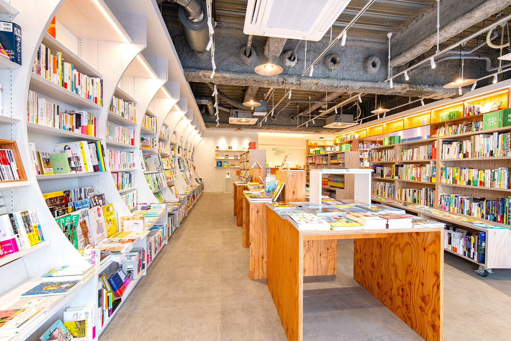 旅と暮らしの本屋「アンダンテ」が開業1周年！　これからも、“歩くような速さで”